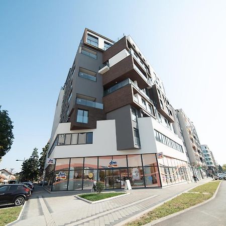 Central House Apartment โนวีซาด ภายนอก รูปภาพ