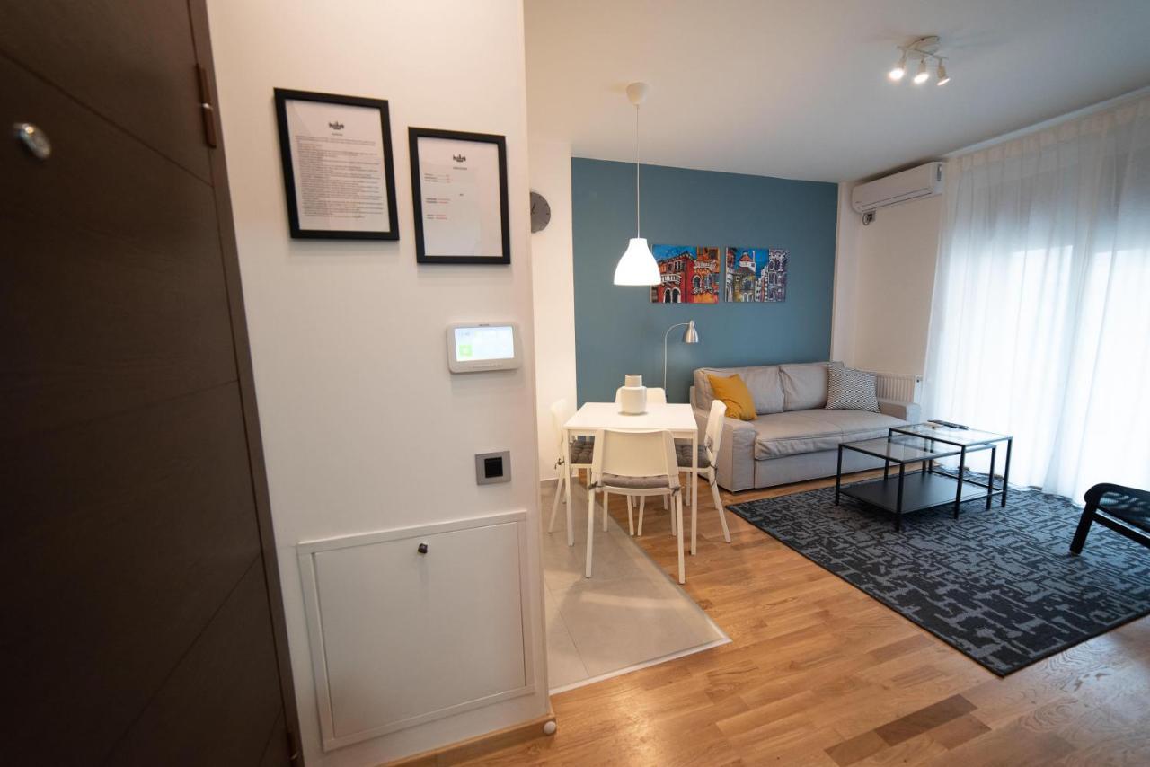 Central House Apartment โนวีซาด ภายนอก รูปภาพ