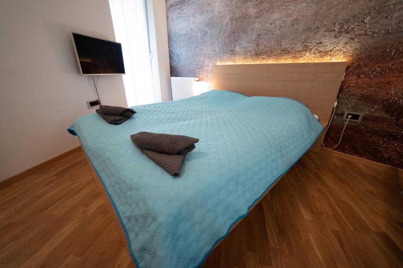 Central House Apartment โนวีซาด ภายนอก รูปภาพ